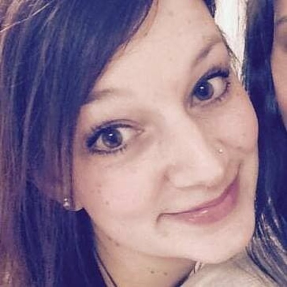 Meet your Posher, Lucia - Picture 2 of 2